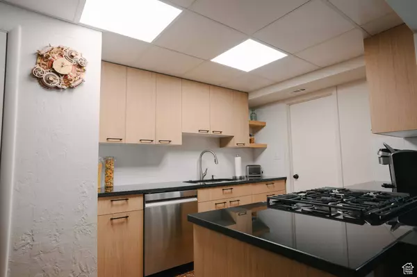 5461 S WILLOW LN, Murray, UT 84107