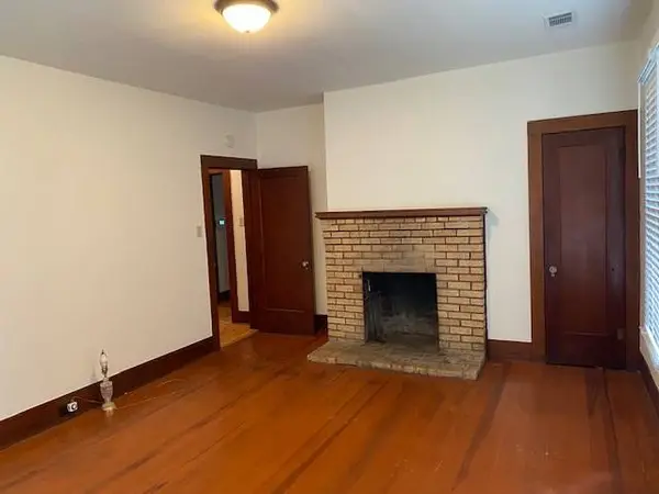302 W College St, Athens, TX 75751