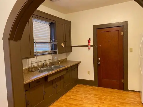 302 W College St, Athens, TX 75751