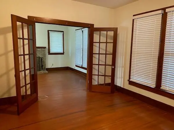 302 W College St, Athens, TX 75751