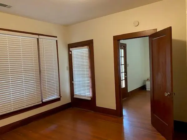 302 W College St, Athens, TX 75751