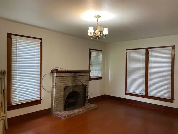 302 W College St, Athens, TX 75751