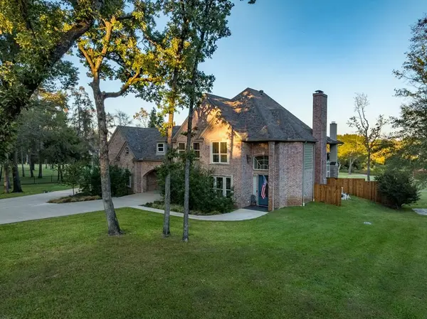 2001 Rose Pt, Athens, TX 75752