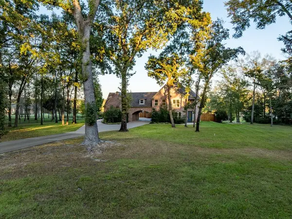 2001 Rose Pt, Athens, TX 75752