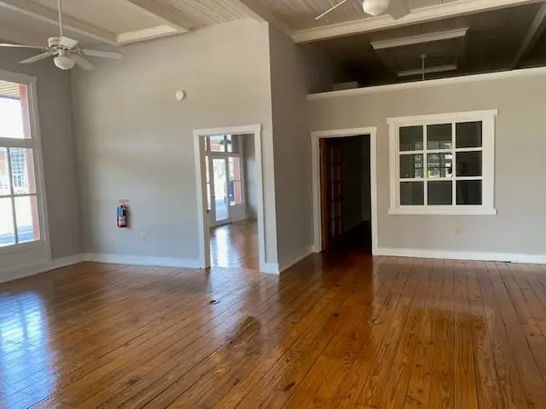 219 N Palestine St, Athens, TX 75751