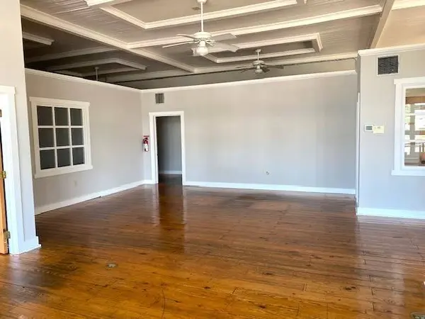 219 N Palestine St, Athens, TX 75751