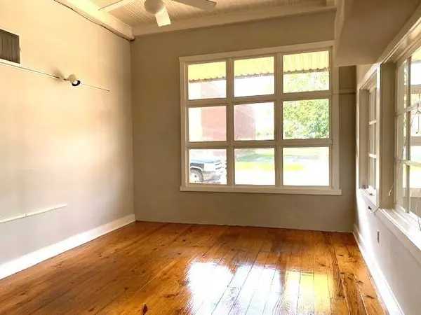 219 N Palestine St, Athens, TX 75751
