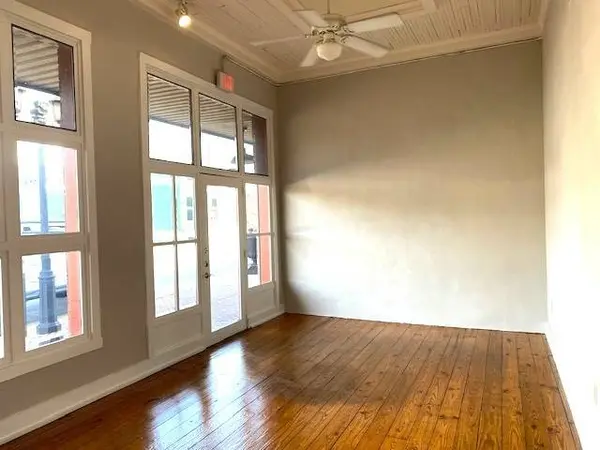 219 N Palestine St, Athens, TX 75751