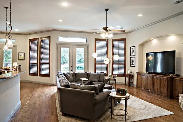 4700 Stonebridge Ln, Athens, TX 75751