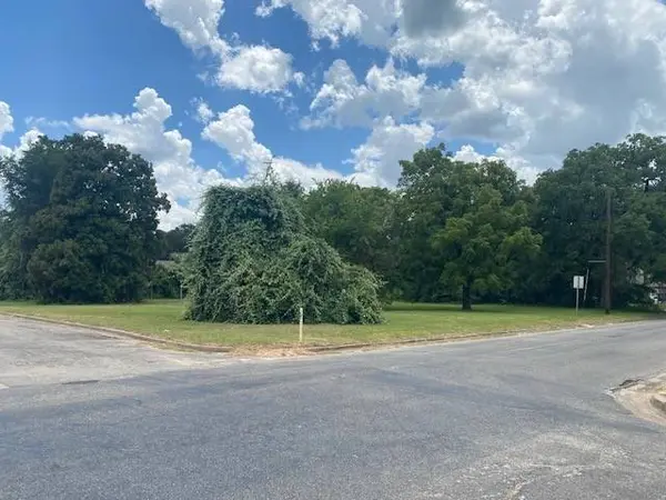 201 W College St, Athens, TX 75751