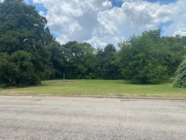 201 W College St, Athens, TX 75751