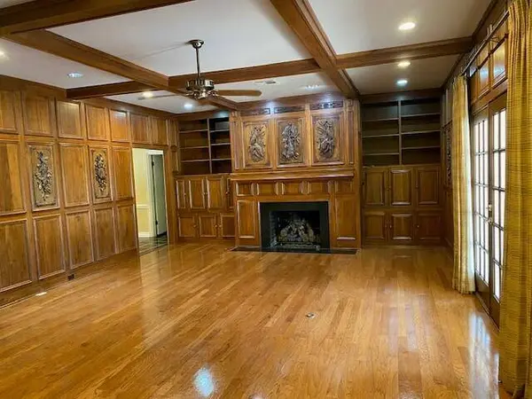 702 Mulberry Dr, Athens, TX 75751