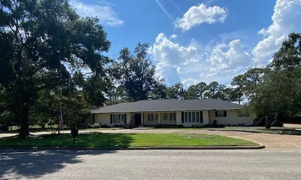702 Mulberry Dr