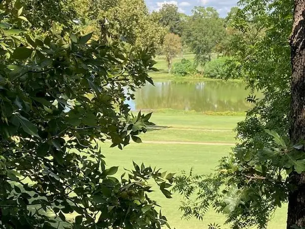 801 Country Club Cir, Athens, TX 75751
