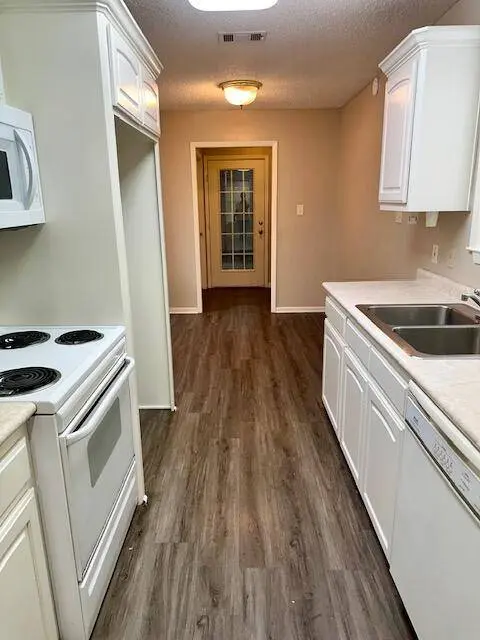 914 Maryland Dr, Athens, TX 75751