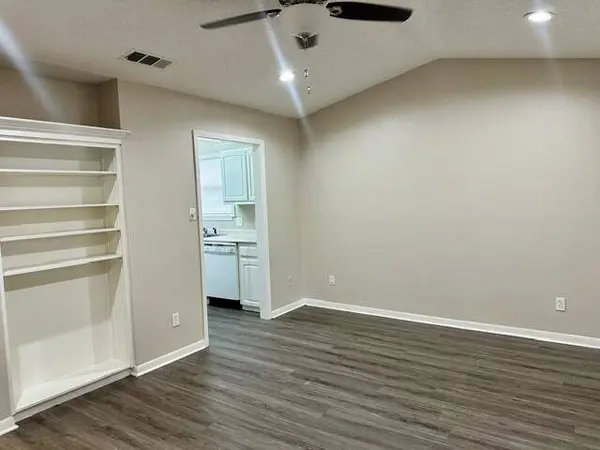 914 Maryland Dr, Athens, TX 75751