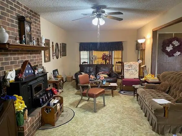 3802 St Hwy 31 E, Athens, TX 75751
