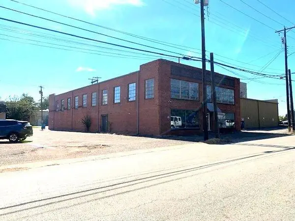 108 E Larkin St