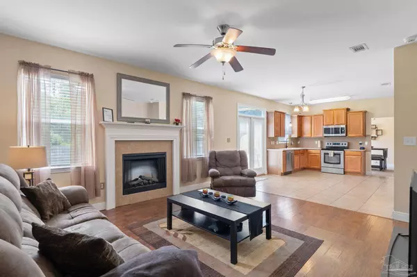 3618 Topaz Cir, Navarre, FL 32566