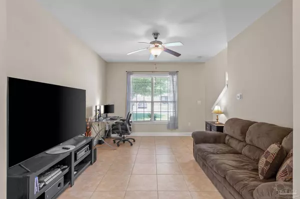 3618 Topaz Cir, Navarre, FL 32566