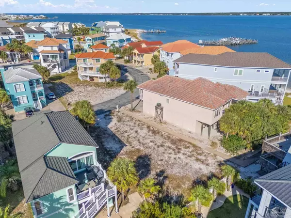 1428 Sonata Ct, Navarre Beach, FL 32566