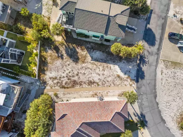 1428 Sonata Ct, Navarre Beach, FL 32566