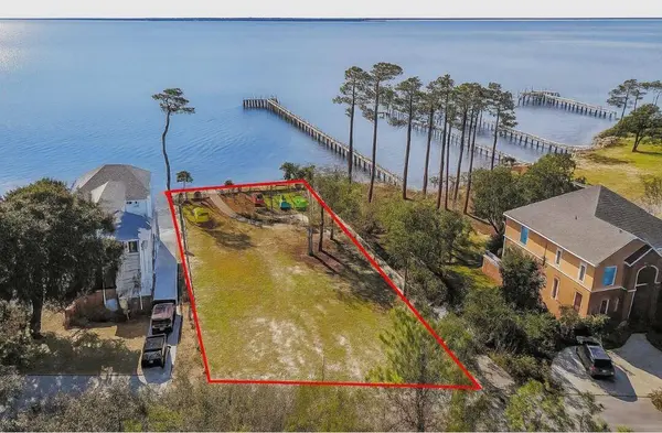 7376 Mulberry LN, Navarre, FL 32566