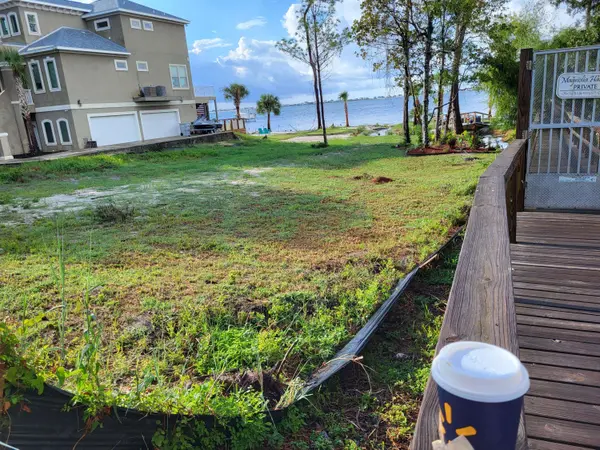 7376 Mulberry LN, Navarre, FL 32566