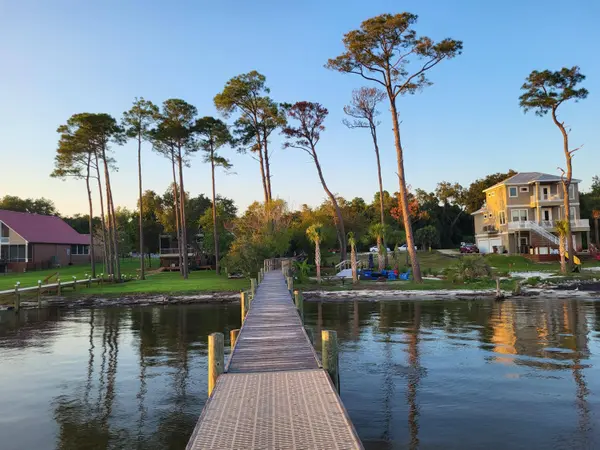 7376 Mulberry LN, Navarre, FL 32566