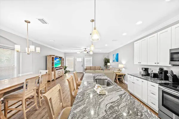 6006 Thomas DR, Panama City Beach, FL 32408
