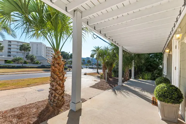 521 Gulf Shore DR, Destin, FL 32541