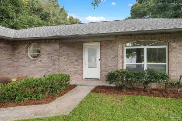 7448 Rustling Pines Dr, Milton, FL 32583