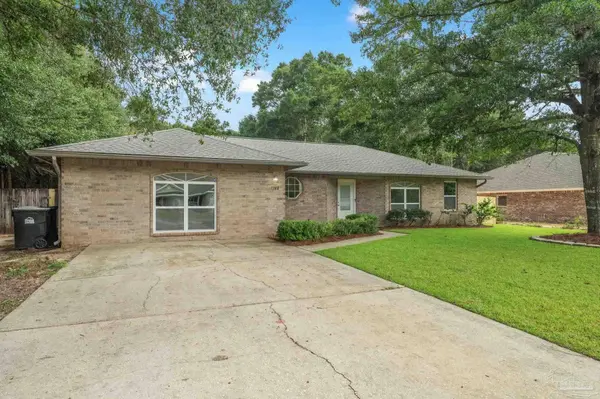 7448 Rustling Pines Dr, Milton, FL 32583