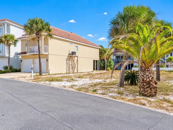 1428 Sonata CT, Navarre, FL 32566