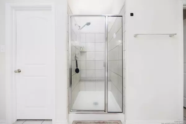 2900 Sunridge Dr, Schertz, TX 78154