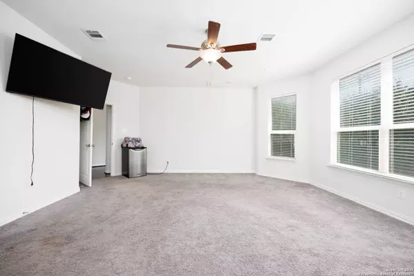 2900 Sunridge Dr, Schertz, TX 78154