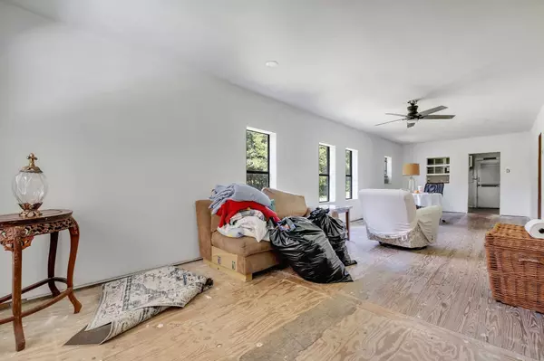 2540 W Tharpe Street, Tallahassee, FL 32303