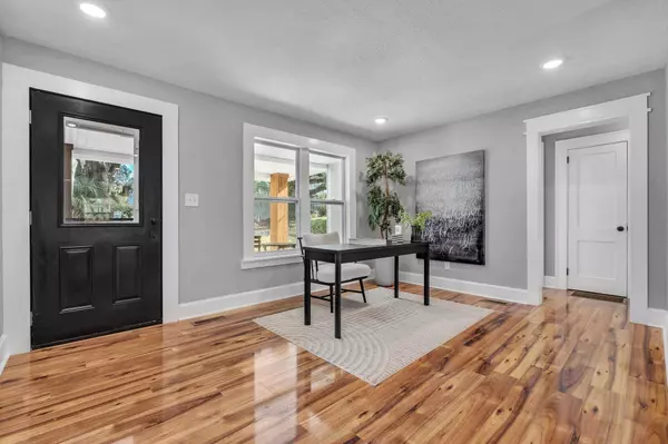 132 Oak Street, Tallahassee, FL 32301