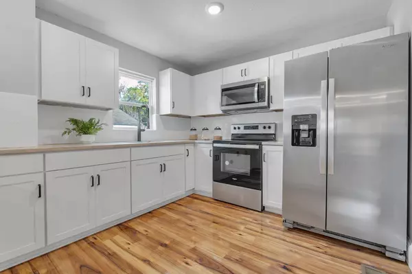 132 Oak Street, Tallahassee, FL 32301