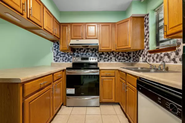 1208 CROSS CREEK Way, Tallahassee, FL 32301