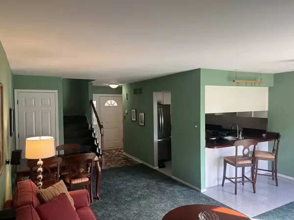 1038 Liskeard Court, Wheaton, IL 60189