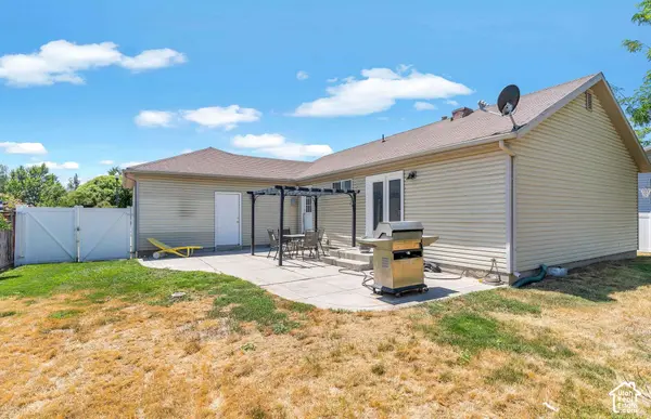 2434 W 2250 N, Clearfield, UT 84015