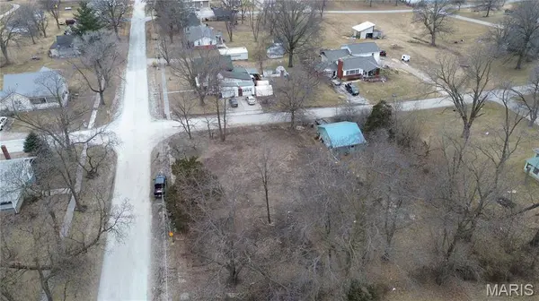 323 W Phipps, La Plata, MO 63459
