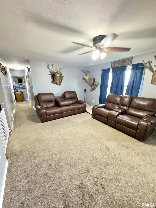 512 MAGNOLIA ST, Payson, IL 62360