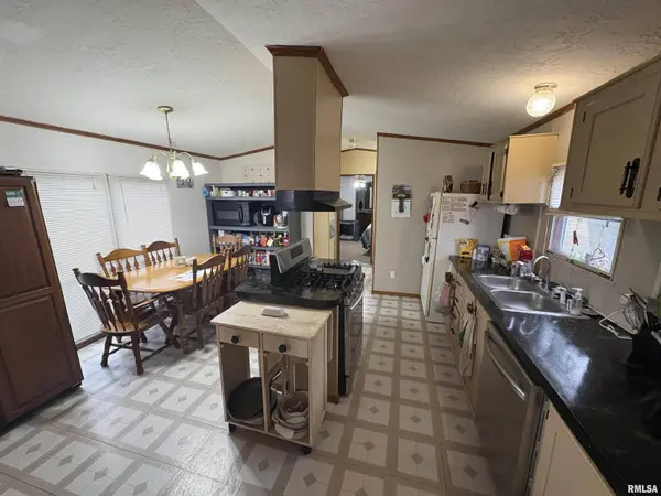 107 N FULTON ST, Payson, IL 62360