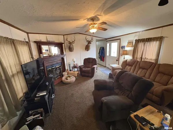 107 N FULTON ST, Payson, IL 62360