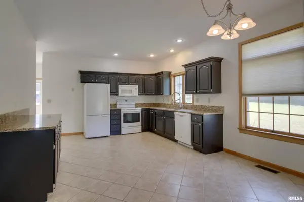 1700 SILVERTHORNE DR, Quincy, IL 62305