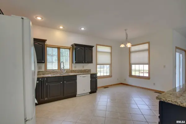 1700 SILVERTHORNE DR, Quincy, IL 62305