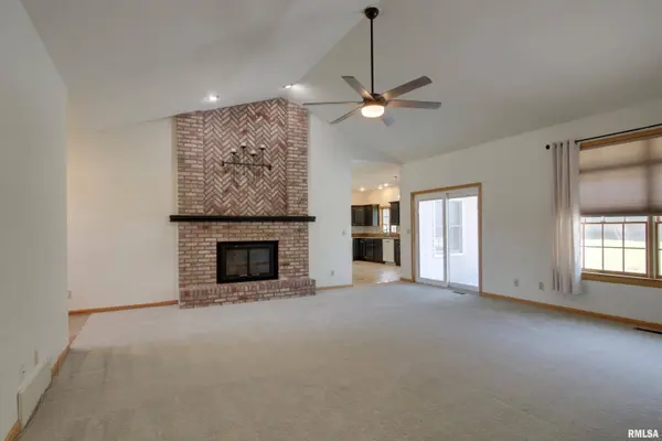 1700 SILVERTHORNE DR, Quincy, IL 62305