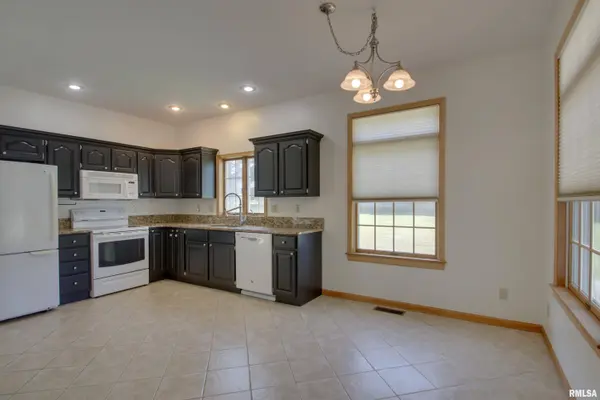 1700 SILVERTHORNE DR, Quincy, IL 62305
